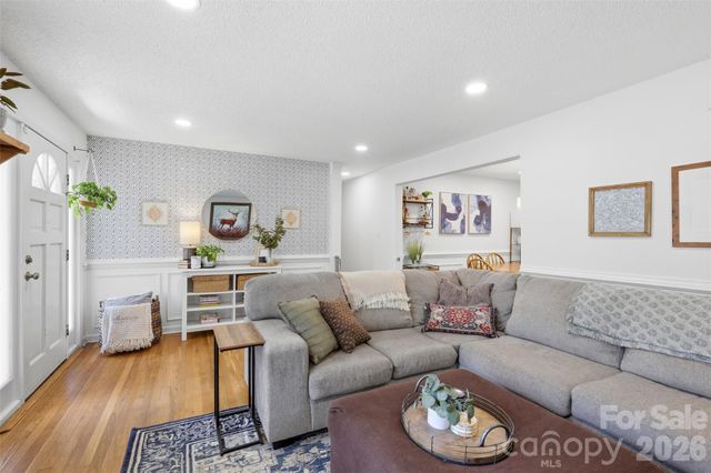 6607 Elmwood Circle, Charlotte, NC 28214