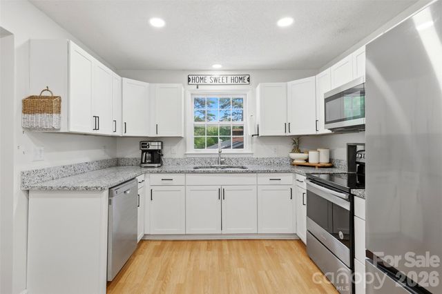 6607 Elmwood Circle, Charlotte, NC 28214