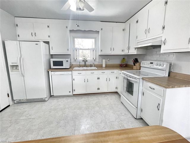 886 Lacon DR, Newport News, VA 23608