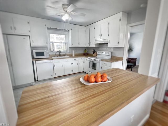 886 Lacon DR, Newport News, VA 23608