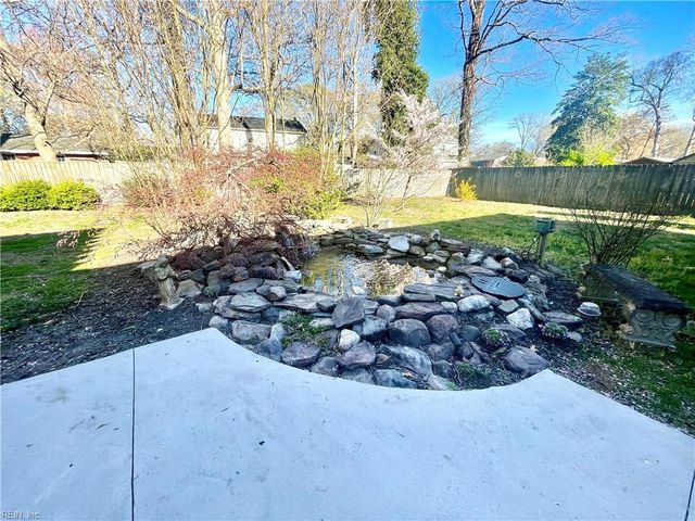 886 Lacon DR, Newport News, VA 23608