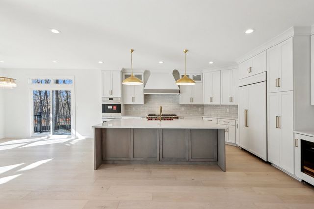 39W909 N Hathaway Lane, Geneva, IL 60134