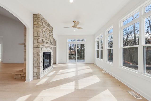 39W909 N Hathaway Lane, Geneva, IL 60134