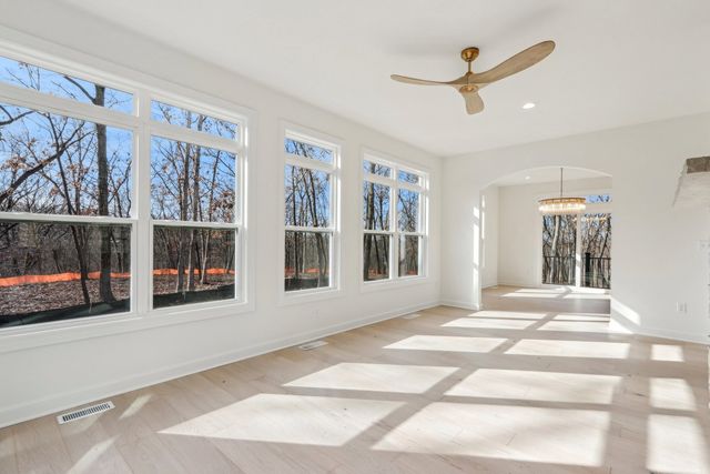 39W909 N Hathaway Lane, Geneva, IL 60134