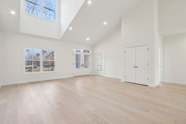 39W909 N Hathaway Lane, Geneva, IL 60134