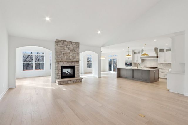 39W909 N Hathaway Lane, Geneva, IL 60134