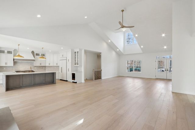 39W909 N Hathaway Lane, Geneva, IL 60134