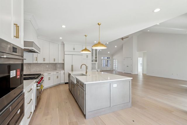 39W909 N Hathaway Lane, Geneva, IL 60134