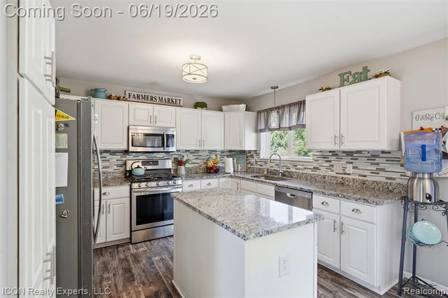 2100 Ore Creek Lane, Brighton, MI 48114