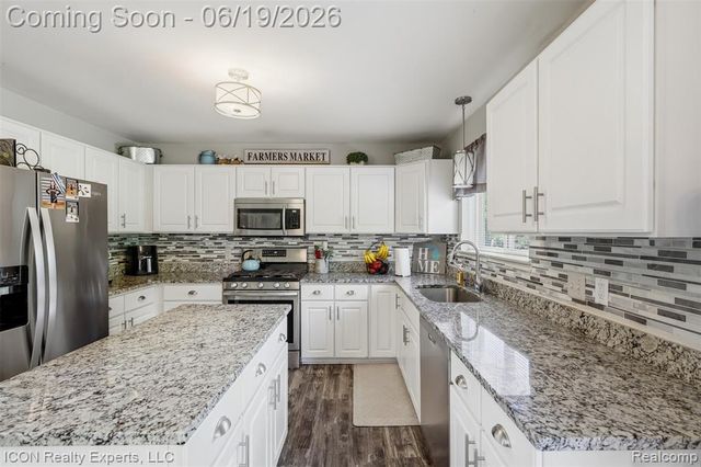 2100 Ore Creek Lane, Brighton, MI 48114