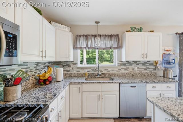2100 Ore Creek Lane, Brighton, MI 48114