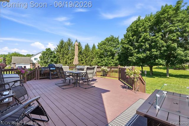 2100 Ore Creek Lane, Brighton, MI 48114