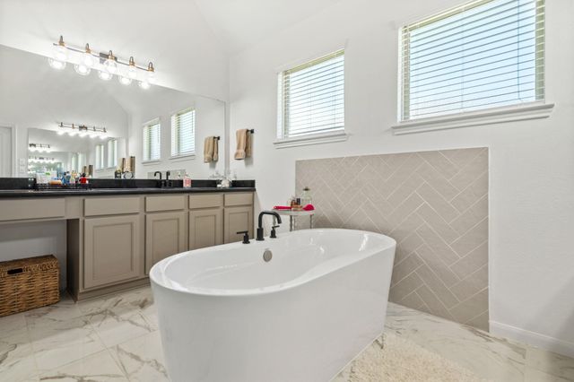 15114 Arenosa Avenue, Mont Belvieu, TX 77523