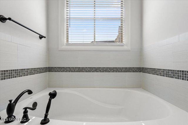 213 S Woodcreek Road, Madison, MS 39110