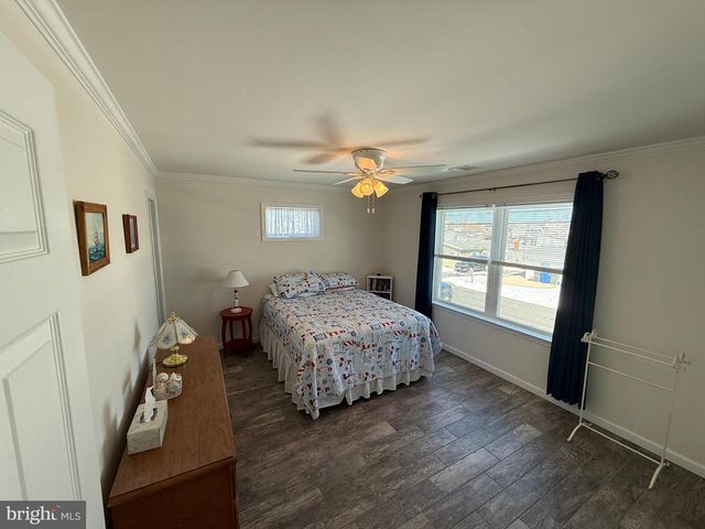 52 PHYLLIS LN, Manahawkin, NJ 08050