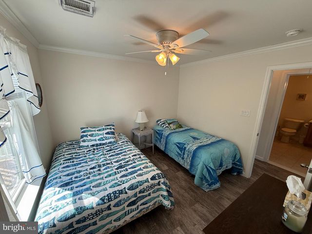 52 PHYLLIS LN, Manahawkin, NJ 08050