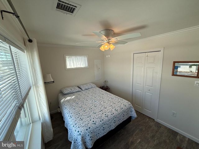 52 PHYLLIS LN, Manahawkin, NJ 08050