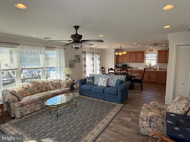 52 PHYLLIS LN, Manahawkin, NJ 08050