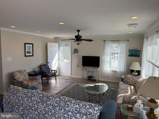 52 PHYLLIS LN, Manahawkin, NJ 08050