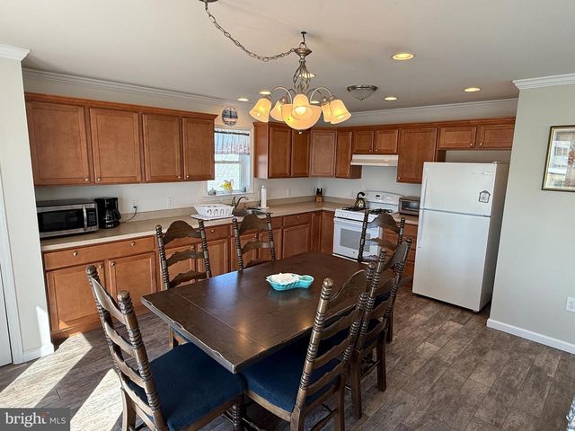 52 PHYLLIS LN, Manahawkin, NJ 08050