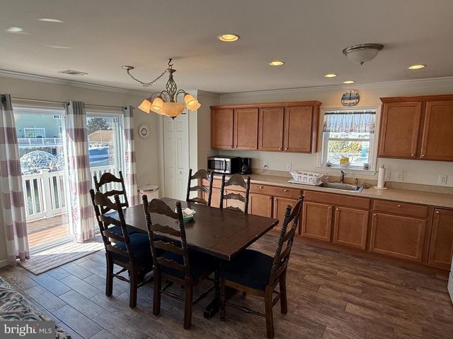 52 PHYLLIS LN, Manahawkin, NJ 08050