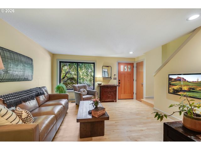 2020 TOMPKINS St, West Linn, OR 97068