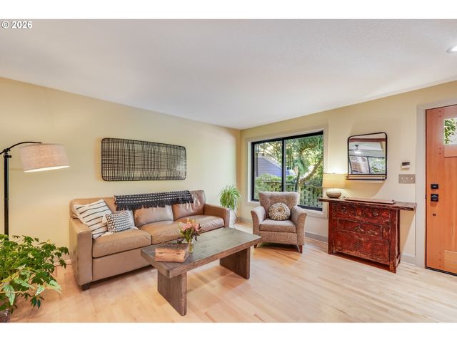 2020 TOMPKINS St, West Linn, OR 97068
