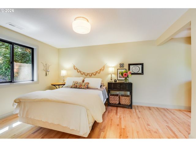 2020 TOMPKINS St, West Linn, OR 97068