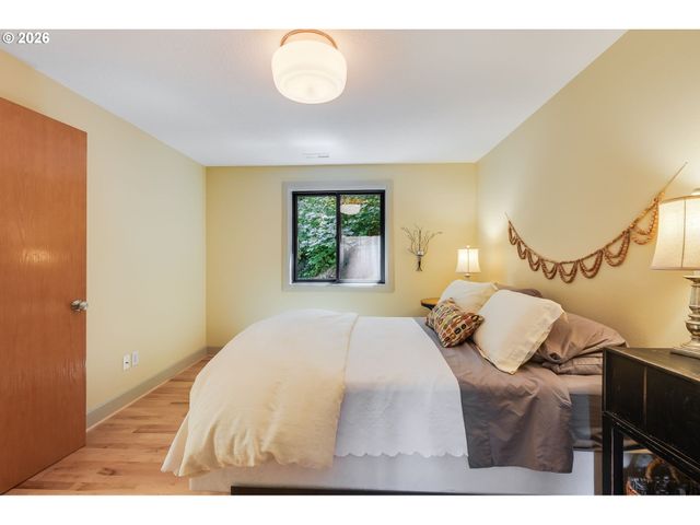 2020 TOMPKINS St, West Linn, OR 97068
