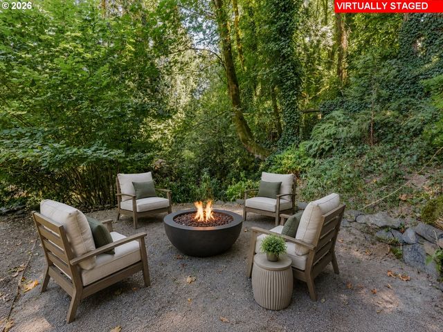 2020 TOMPKINS St, West Linn, OR 97068