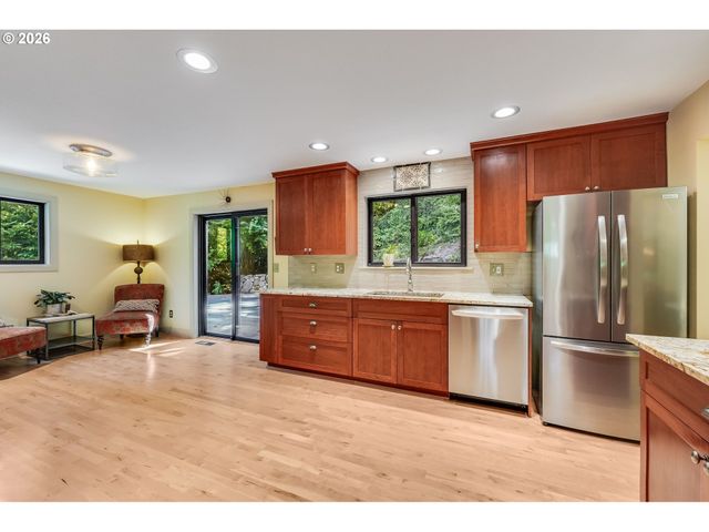 2020 TOMPKINS St, West Linn, OR 97068