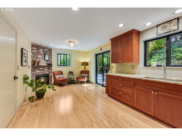 2020 TOMPKINS St, West Linn, OR 97068