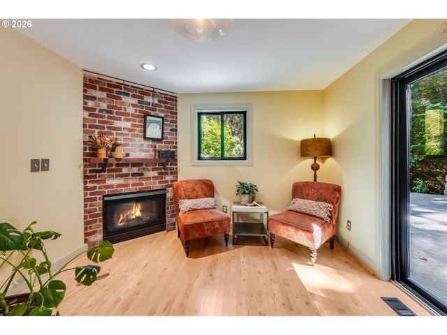 2020 TOMPKINS St, West Linn, OR 97068