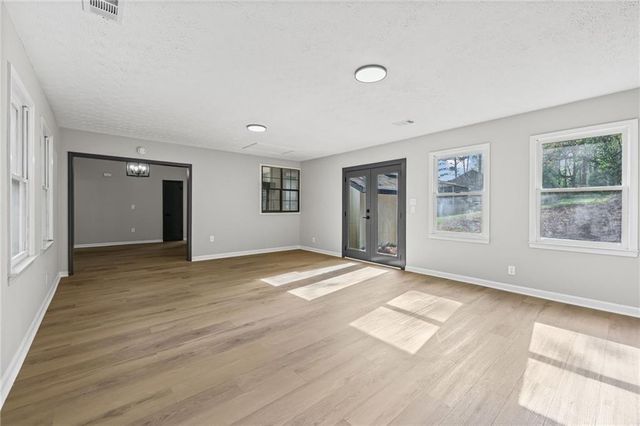 7823 Chase Woods Drive, Jonesboro, GA 30236