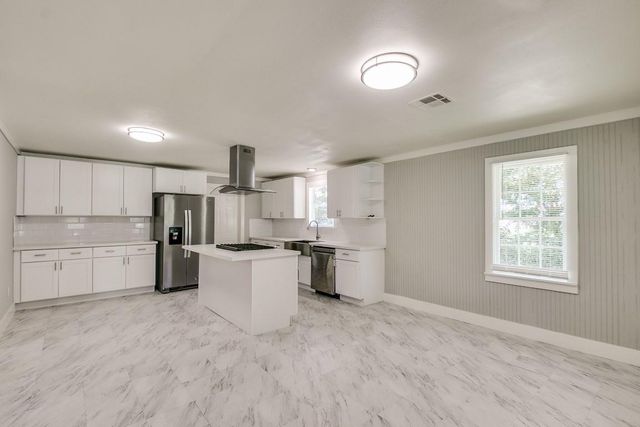 3901 Mckinney Extension, La Marque, TX 77568