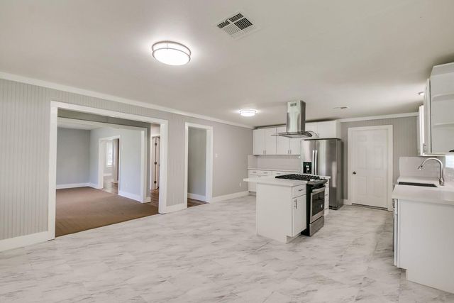 3901 Mckinney Extension, La Marque, TX 77568