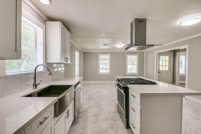 3901 Mckinney Extension, La Marque, TX 77568