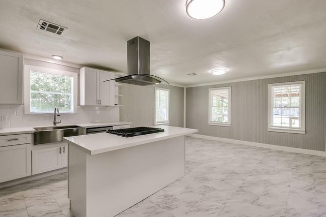 3901 Mckinney Extension, La Marque, TX 77568