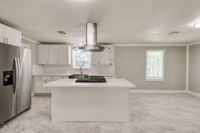 3901 Mckinney Extension, La Marque, TX 77568