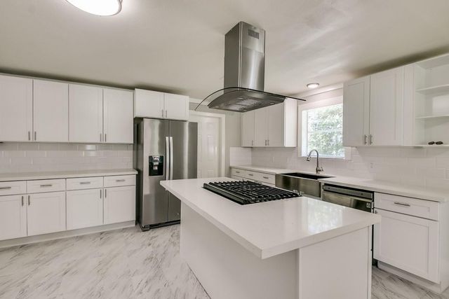 3901 Mckinney Extension, La Marque, TX 77568