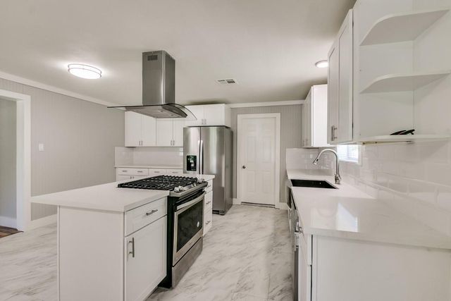 3901 Mckinney Extension, La Marque, TX 77568