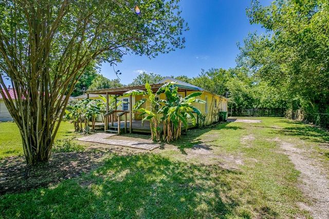 3901 Mckinney Extension, La Marque, TX 77568