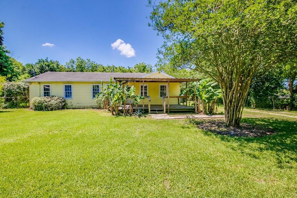 3901 Mckinney Extension, La Marque, TX 77568