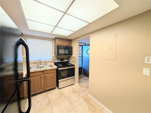 4017 LAKE BAYSHORE DRIVE 109, Bradenton, FL 34205