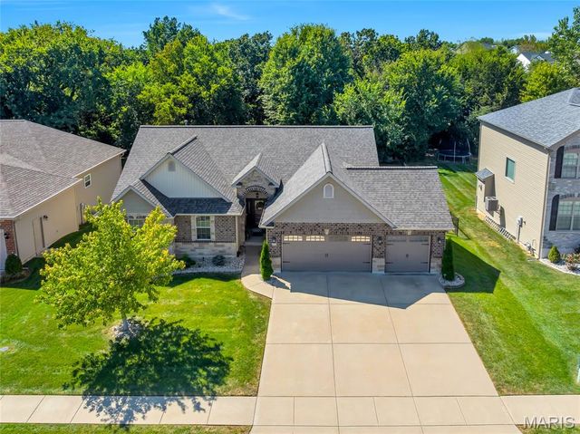 223 Victoria Park Avenue, Wentzville, MO 63385
