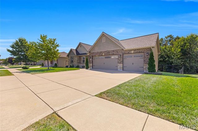 223 Victoria Park Avenue, Wentzville, MO 63385