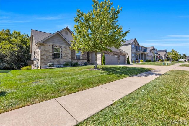 223 Victoria Park Avenue, Wentzville, MO 63385