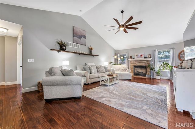 223 Victoria Park Avenue, Wentzville, MO 63385