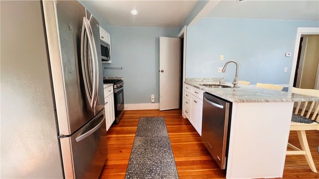 105 Bliss Road, Newport, RI 02840