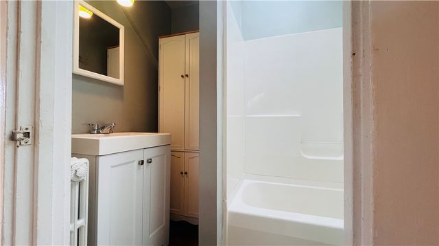 105 Bliss Road, Newport, RI 02840